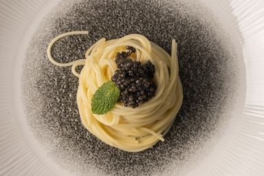 Warm spaghettini with Adamas Prestige selection and peppermint